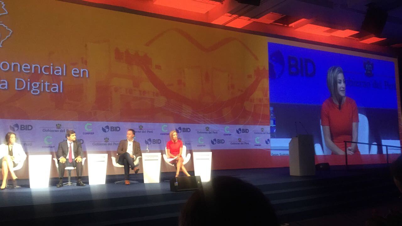 Silvina Moschini presents Panel Innovacion Digital